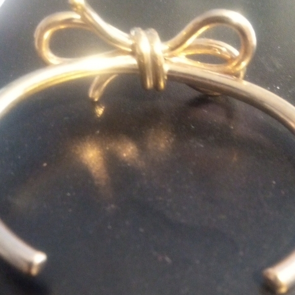 C. Wonder | Elegant Bow Bracelet - Picture 3 of 3